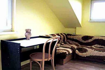 Polonia Privát Gdów, Esterno